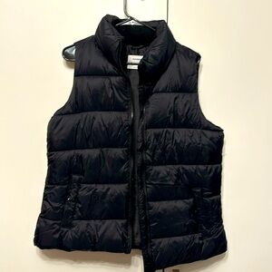 Old Navy Large black puffer vest barely worn woman’s